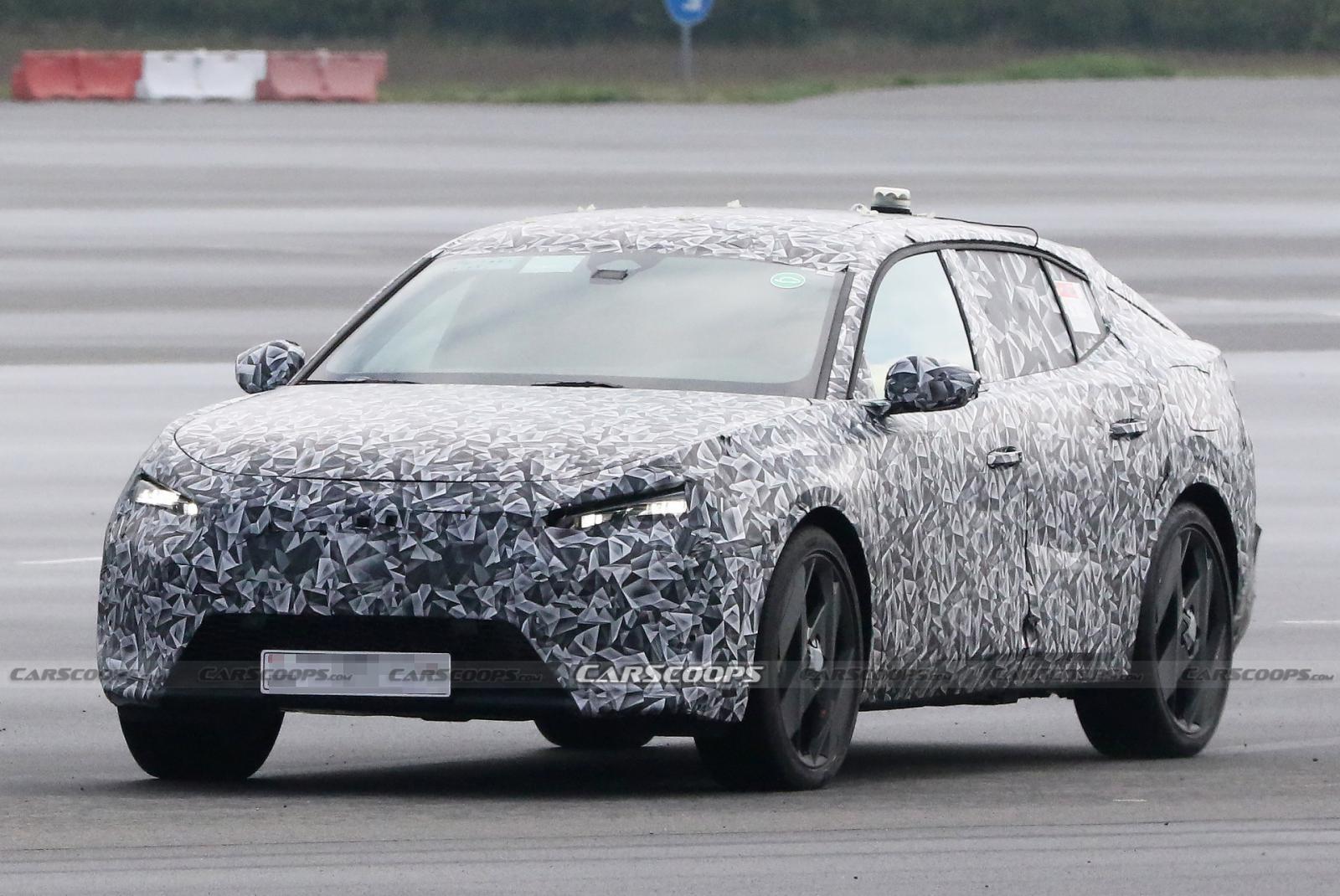 Οι κατασκοπευτικές εικόνες προέρχονται από την ιστοσελίδα carscoops. 